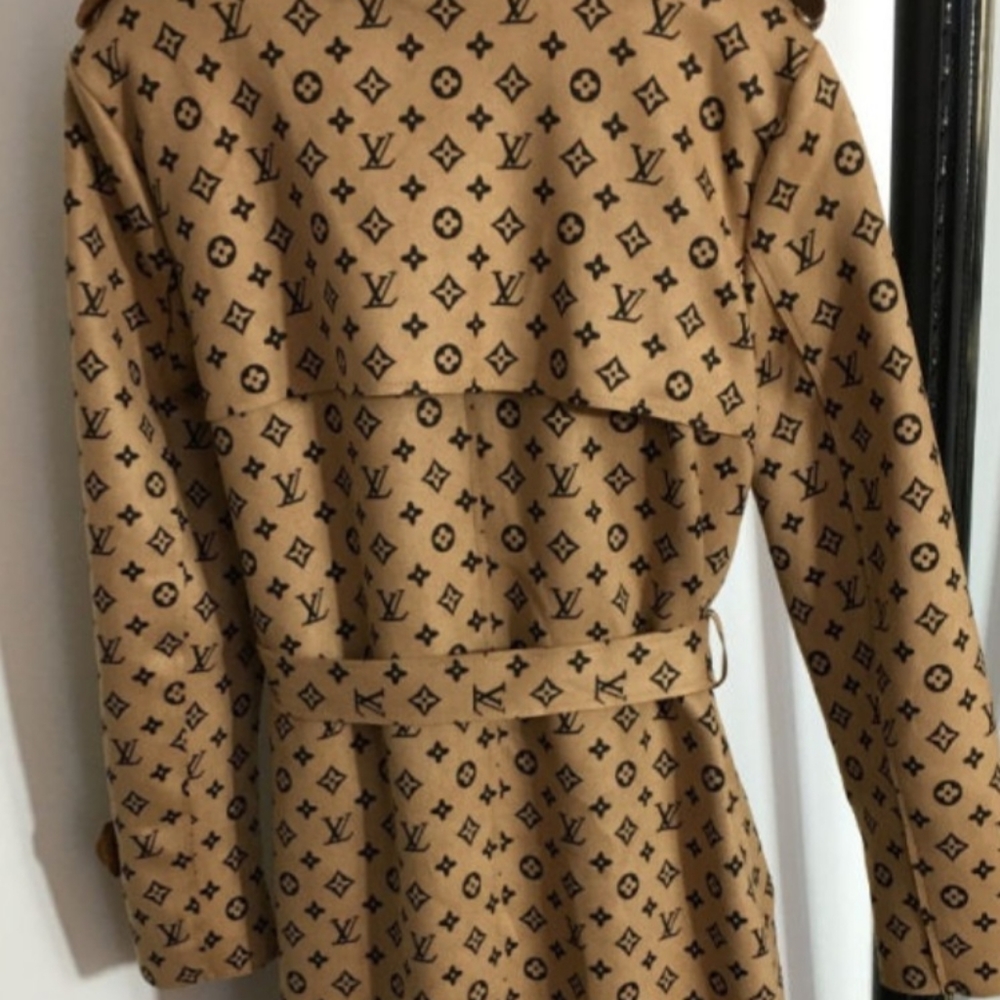 Iam selling my lv  jacket